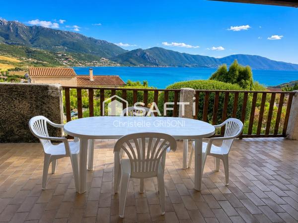Villa de charme bord de mer au Golfe de Lava .