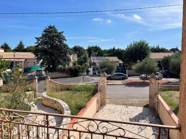 VILLA TRADITIONNELLE 140 M² SOUS SOL 80 M² SUR 779 M² JARDIN