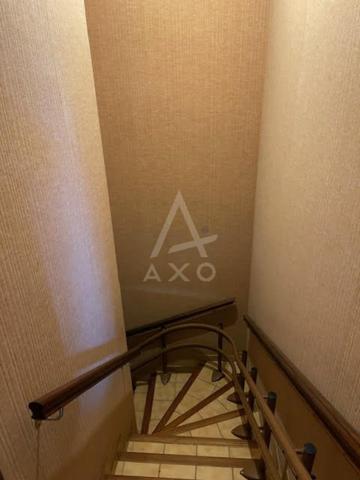 VILLA TRADITIONNELLE 140 M² SOUS SOL 80 M² SUR 779 M² JARDIN