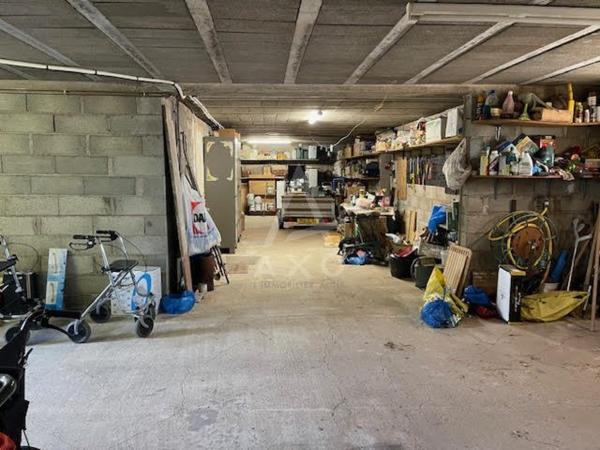 VILLA TRADITIONNELLE 140 M² SOUS SOL 80 M² SUR 779 M² JARDIN