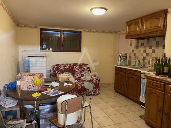 VILLA TRADITIONNELLE 140 M² SOUS SOL 80 M² SUR 779 M² JARDIN