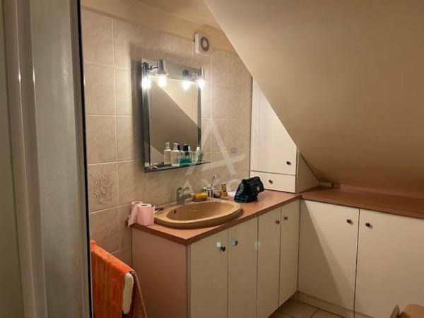 VILLA TRADITIONNELLE 140 M² SOUS SOL 80 M² SUR 779 M² JARDIN