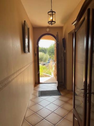 VILLA TRADITIONNELLE 140 M² SOUS SOL 80 M² SUR 779 M² JARDIN