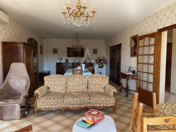 VILLA TRADITIONNELLE 140 M² SOUS SOL 80 M² SUR 779 M² JARDIN