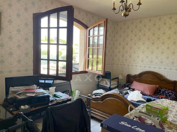 VILLA TRADITIONNELLE 140 M² SOUS SOL 80 M² SUR 779 M² JARDIN