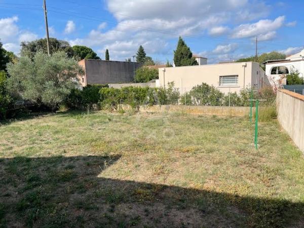 VILLA TRADITIONNELLE 140 M² SOUS SOL 80 M² SUR 779 M² JARDIN