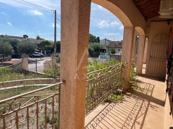 VILLA TRADITIONNELLE 140 M² SOUS SOL 80 M² SUR 779 M² JARDIN