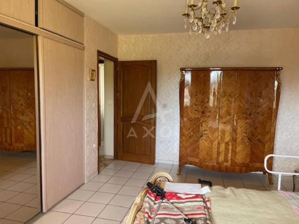 VILLA TRADITIONNELLE 140 M² SOUS SOL 80 M² SUR 779 M² JARDIN