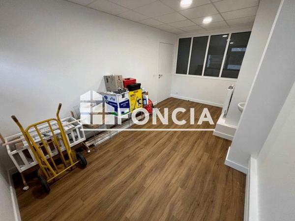 Location Local commercial 1 pièce 13.1 m² - 11 RUE CHARLES GILLE Tours 37000