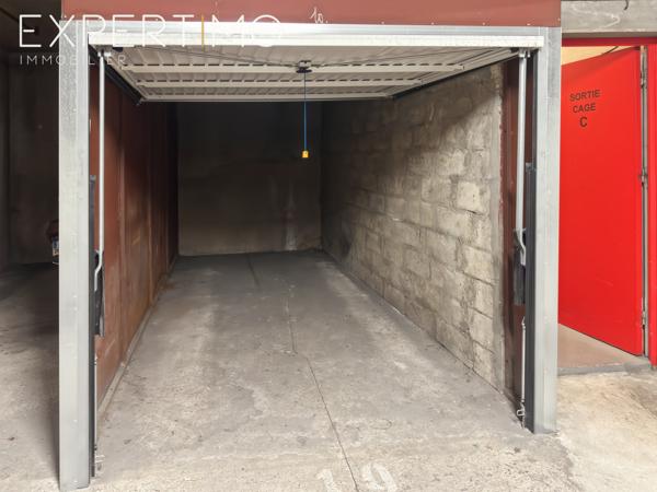 Paris (75018) Paris 18 ème, rue Doudeauville. Box en sous-sol.