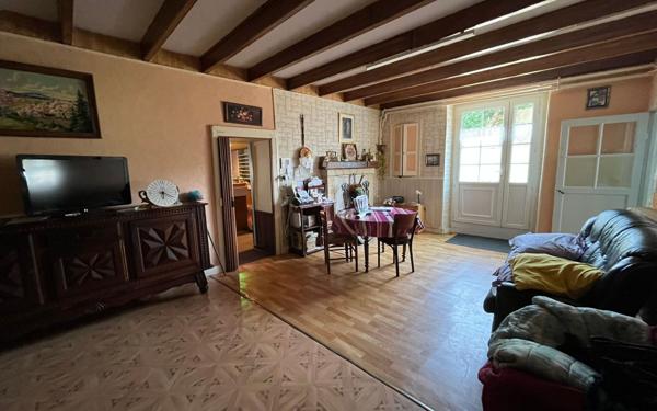 Maison à vendre    8 pièces •  Saint-Angeau