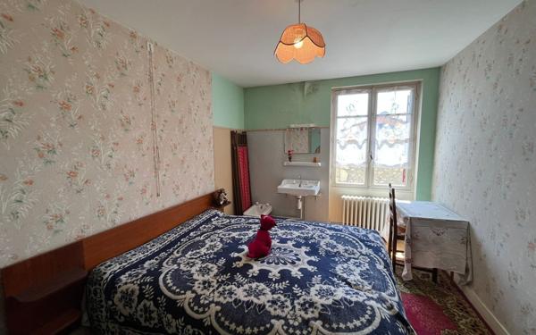 Maison à vendre    8 pièces •  Saint-Angeau