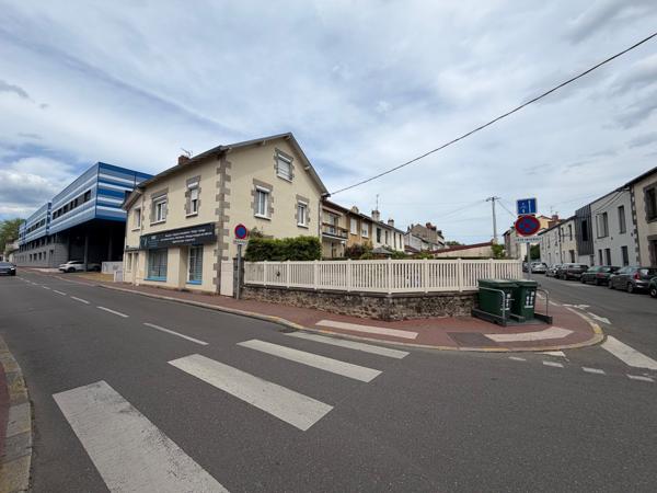 Immeuble
        
        - 185 m²