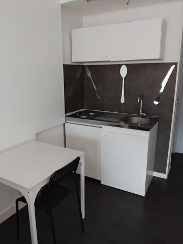 Immeuble
        
        - 185 m²