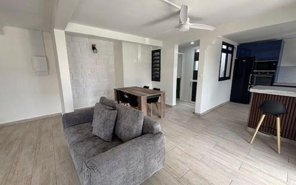 Appartement à louer    3 pièces •  Le Moule