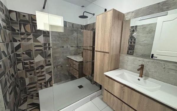 Appartement à louer    3 pièces •  Le Moule