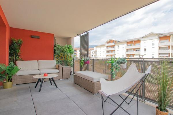 Location
                Appartement76 m² - 4 Pièces -
                    CESSY (1170)