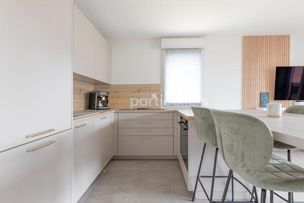 Location
                Appartement76 m² - 4 Pièces -
                    CESSY (1170)