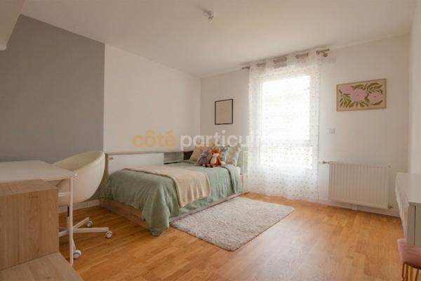 Location
                Appartement76 m² - 4 Pièces -
                    CESSY (1170)