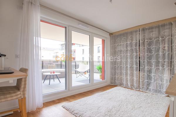 Location
                Appartement76 m² - 4 Pièces -
                    CESSY (1170)