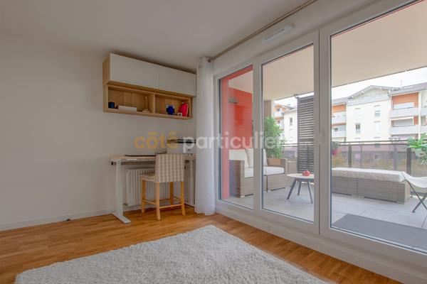 Location
                Appartement76 m² - 4 Pièces -
                    CESSY (1170)