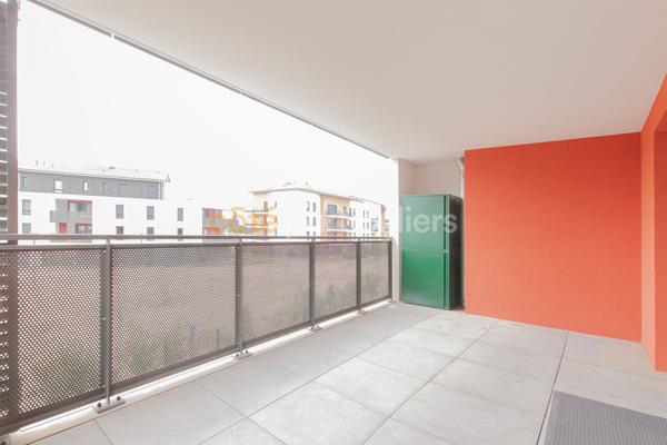 Location
                Appartement76 m² - 4 Pièces -
                    CESSY (1170)
