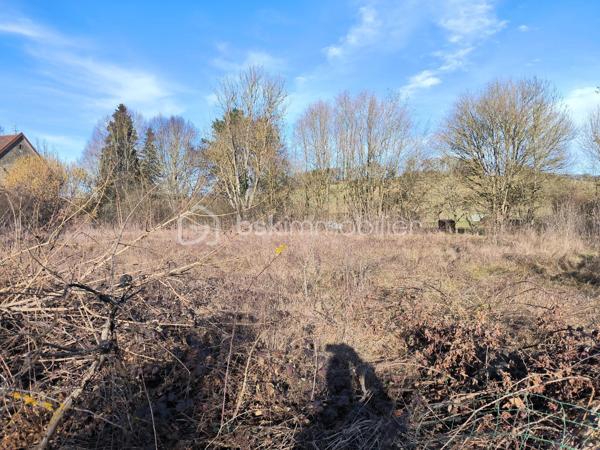 Terrain de 2 012 m²