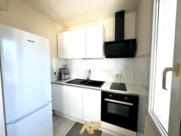 Appartement - T2 - La Rochelle secteur Médiathèque €249 000 ** - Référence JH644ED2