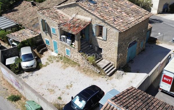 🏡 À VENDRE – Magnifique Appartement avec Vue Imprenable sur le village de  Lambesc 
📍 Lambesc (13) – Petite copropriété de 4 lots sans charges, syndic bénévole

Idéal premier achat, résidence secondaire ou investissement locatif, ce bel appartement séduit par sa luminosité, son agencement fonctionnel et l'absence totale de travaux à prévoir.
Situé au 1er et dernier étage d’une copropriété calme, à seulement 2 minutes à pied du centre de Lambesc, ce bien rare offre un cadre de vie paisible à proximité immédiate de toutes les commodités.

✨ Caractéristiques du bien :

Superficie du séjour : 28 m² lumineux et spacieux avec une clim
Salle d’eau : 2,45 m²
Dressing : 3,67 m²
WC indépendant : 1,29 m²
Cellier : 3,67 m²
Mezzanine : deux petites chambres séparées (moins de 9m2 )  avec un couloir  ,et une  clim dans chaque chambre .
Terrasse commune avec un seul voisin à l’entrée
Place de stationnement extérieure privative incluse

✅ Appartement rénové récemment – Aucun travaux à prévoir
📌 Informations complémentaires :
Petite copropriété de 4 appartements
Pas de charges de copropriété
Taxe foncière : environ 600 € / an
Syndic bénévole


📍 Emplacement privilégié :
Quartier résidentiel calme et recherché
À 2 min à pied du centre-ville
Proche écoles, commerces et transports
À 30 min d’Aix-en-Provence
À 45 min de Marseille

🔑 Un bien rare sur le secteur, offrant luminosité, confort et tranquillité.

📲 Visite virtuelle disponible sur simple demande
📞 Contactez-moi dès maintenant pour plus d'informations ou pour organiser une visite :

Yannick Brunet – BSK Immobilier
📱 06.82.12.11.43