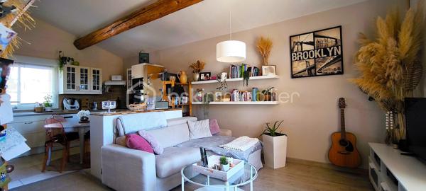 🏡 À VENDRE – Magnifique Appartement avec Vue Imprenable sur le village de  Lambesc 
📍 Lambesc (13) – Petite copropriété de 4 lots sans charges, syndic bénévole

Idéal premier achat, résidence secondaire ou investissement locatif, ce bel appartement séduit par sa luminosité, son agencement fonctionnel et l'absence totale de travaux à prévoir.
Situé au 1er et dernier étage d’une copropriété calme, à seulement 2 minutes à pied du centre de Lambesc, ce bien rare offre un cadre de vie paisible à proximité immédiate de toutes les commodités.

✨ Caractéristiques du bien :

Superficie du séjour : 28 m² lumineux et spacieux avec une clim
Salle d’eau : 2,45 m²
Dressing : 3,67 m²
WC indépendant : 1,29 m²
Cellier : 3,67 m²
Mezzanine : deux petites chambres séparées (moins de 9m2 )  avec un couloir  ,et une  clim dans chaque chambre .
Terrasse commune avec un seul voisin à l’entrée
Place de stationnement extérieure privative incluse

✅ Appartement rénové récemment – Aucun travaux à prévoir
📌 Informations complémentaires :
Petite copropriété de 4 appartements
Pas de charges de copropriété
Taxe foncière : environ 600 € / an
Syndic bénévole


📍 Emplacement privilégié :
Quartier résidentiel calme et recherché
À 2 min à pied du centre-ville
Proche écoles, commerces et transports
À 30 min d’Aix-en-Provence
À 45 min de Marseille

🔑 Un bien rare sur le secteur, offrant luminosité, confort et tranquillité.

📲 Visite virtuelle disponible sur simple demande
📞 Contactez-moi dès maintenant pour plus d'informations ou pour organiser une visite :

Yannick Brunet – BSK Immobilier
📱 06.82.12.11.43
