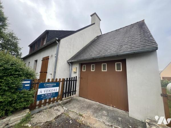 Une maison d'habitation à Ploneour Lanvern