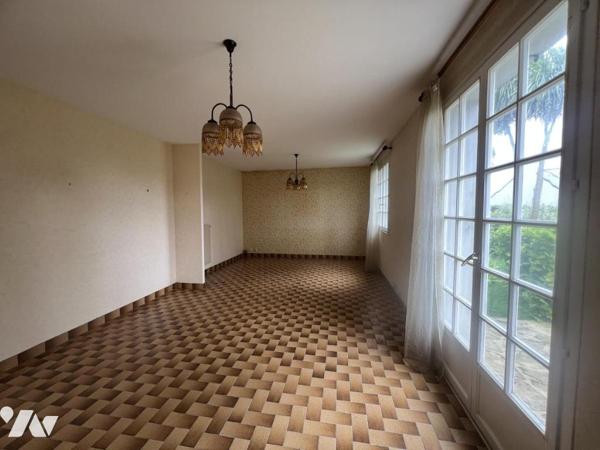 Une maison d'habitation à Ploneour Lanvern