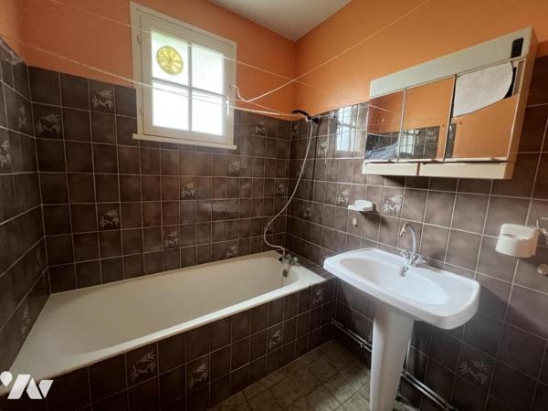 Une maison d'habitation à Ploneour Lanvern