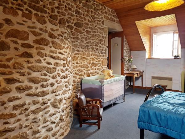 CHARMANTE LONGERE A RENOVER  ENTRE TERRE ET MER  MATIGNON