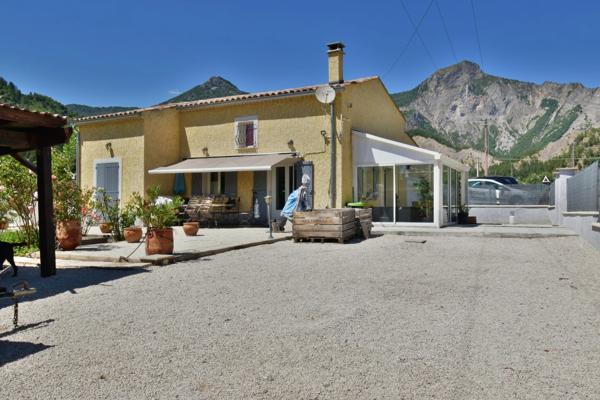 Maison à vendre 5 pièces LA MOTTE DU CAIRE (04)