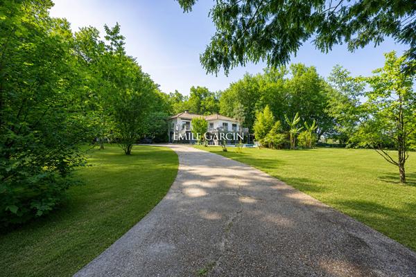 A vendre - Latresne - Maison - Piscine - garage - grand terrain