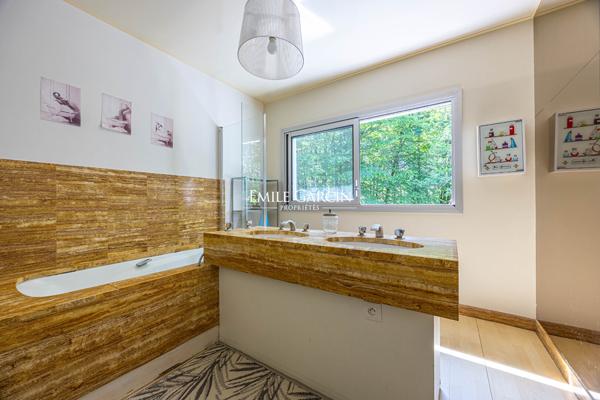 A vendre - Latresne - Maison - Piscine - garage - grand terrain