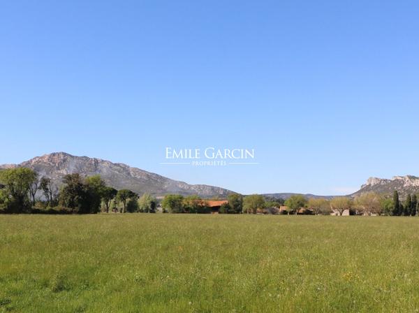 A vendre - Eyguières - Domaine agricole à restaurer
