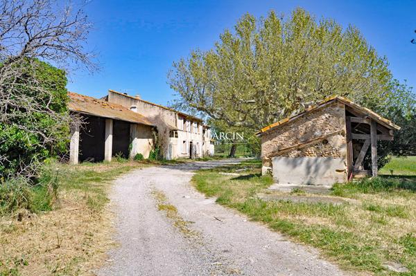A vendre - Eyguières - Domaine agricole à restaurer