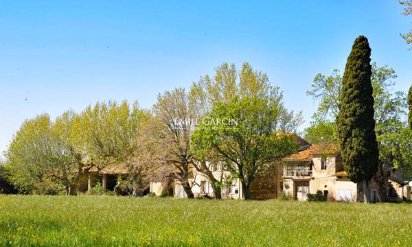 A vendre - Eyguières - Domaine agricole à restaurer
