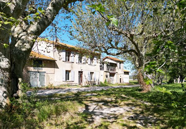 A vendre - Eyguières - Domaine agricole à restaurer