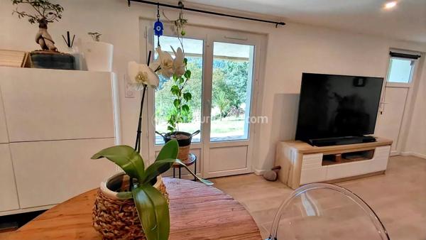 Vente                                                      Propriété
                        
                     7 pièces                      187 m2                     à Mazamet