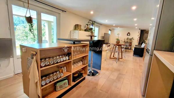 Vente                                                      Propriété
                        
                     7 pièces                      187 m2                     à Mazamet