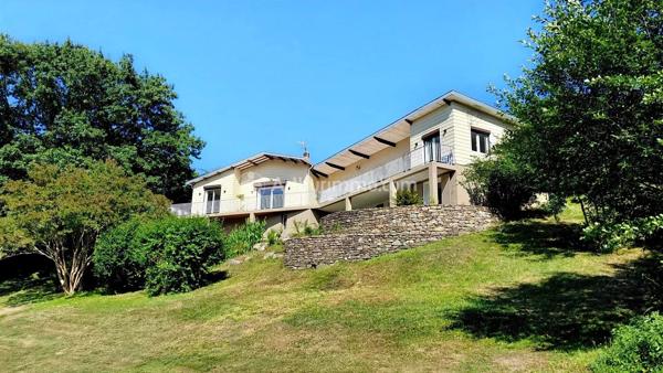 Vente                                                      Propriété
                        
                     7 pièces                      187 m2                     à Mazamet