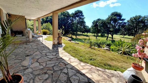 Vente                                                      Propriété
                        
                     7 pièces                      187 m2                     à Mazamet