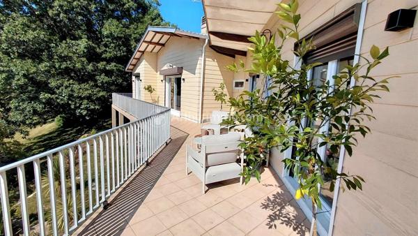 Vente                                                      Propriété
                        
                     7 pièces                      187 m2                     à Mazamet