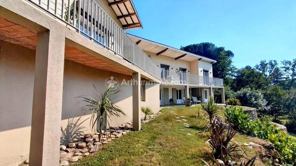 Vente                                                      Propriété
                        
                     7 pièces                      187 m2                     à Mazamet