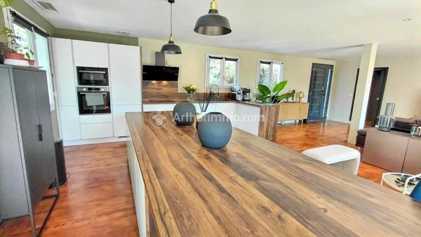 Vente                                                      Propriété
                        
                     7 pièces                      187 m2                     à Mazamet