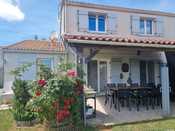 Maison
                                                                                                                                                                                                                                                                                                                        5 pièce(s)                                                                                                                                                                                                          3 chambre(s)                                                                                                                                                                                                          92.83  m²