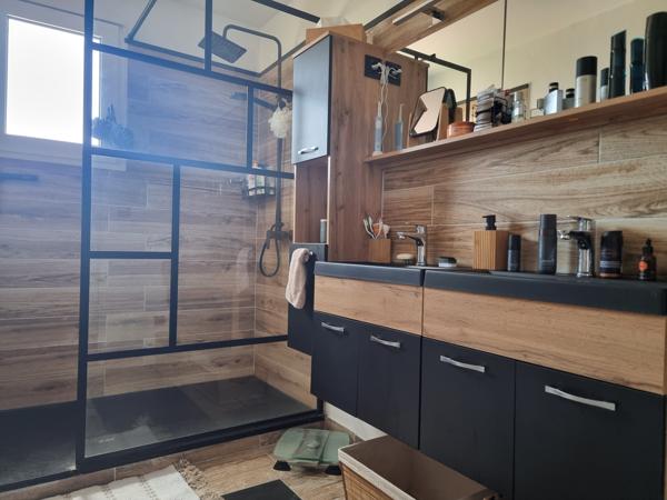 Maison
                                                                                                                                                                                                                                                                                                                        5 pièce(s)                                                                                                                                                                                                          3 chambre(s)                                                                                                                                                                                                          92.83  m²